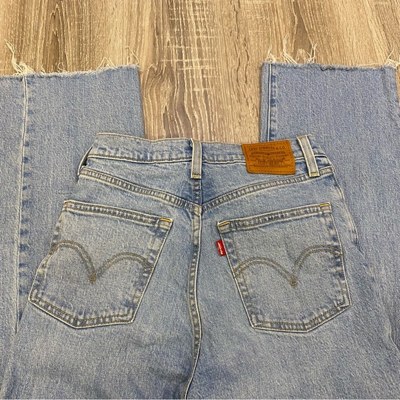 Levi’s Premium Ribcage High Waisted Straight Jeans - Picture 6 of 14